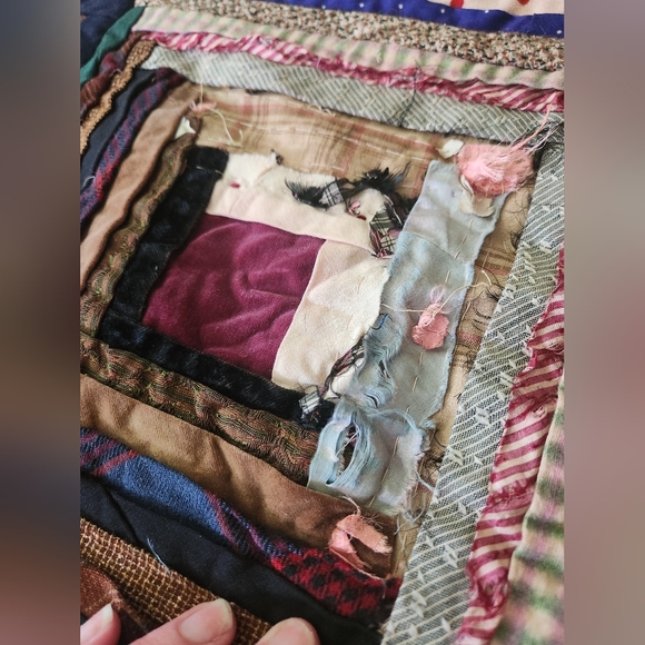 Gorgeous Vintage Handmade Quilt! - Picture 14 of 16